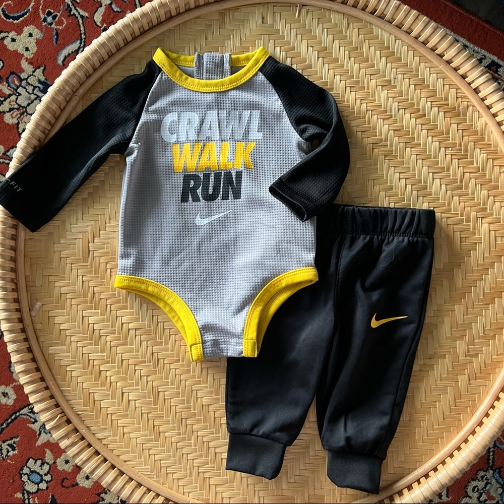 Nike Baby Set Long Sleeve Dri-Fit Onesie and Sweatpants Track Pants